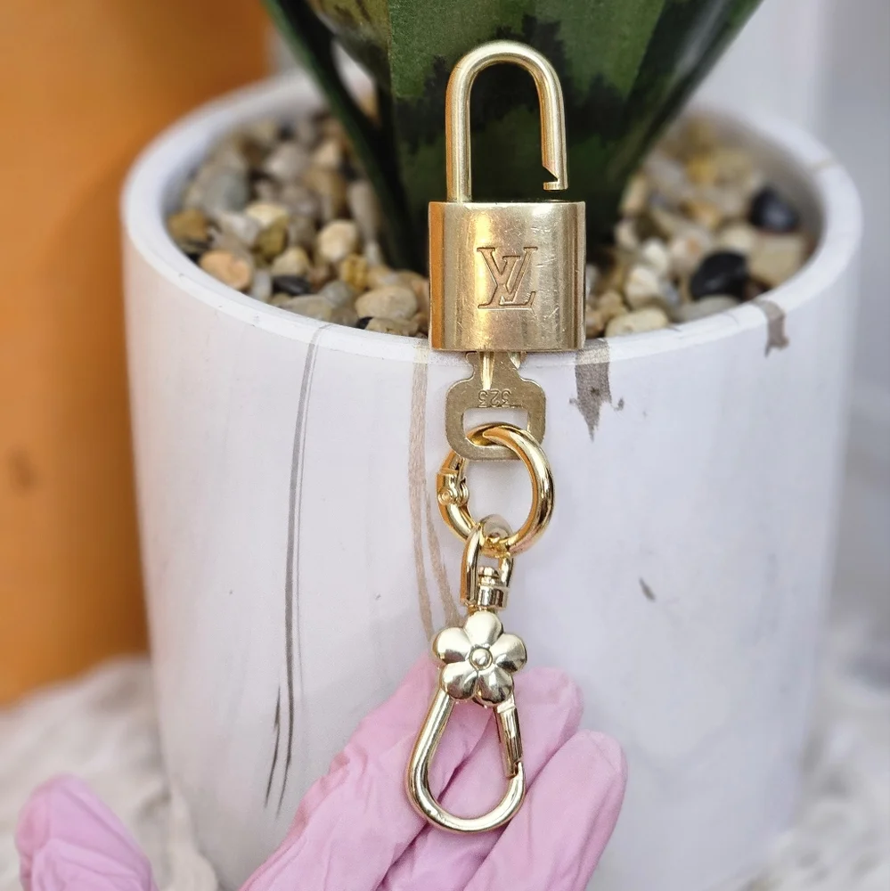 Louis Vuitton Gold Key with Lock - Picture 7 of 8